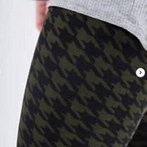 NWT "Ain't Nuthin But A Hound Dog" Olive and Black Houndstooth Leggings